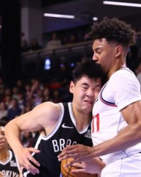 开云下载-防守积极性拉满！崔永熙篮网首秀8分钟获1分2板