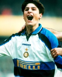 开云下载-萨内蒂：永远记得对阵维琴察的首秀 能担任15年国米队长意义非凡