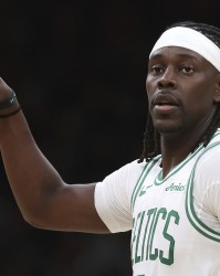 开云下载-霍勒迪锁定新赛季首发后卫席位 但比赛风格或将迎来调整