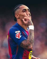 开云下载-拉菲尼亚帽子戏法，巴萨5-2复仇塞维利亚，主场14连胜造西甲神迹