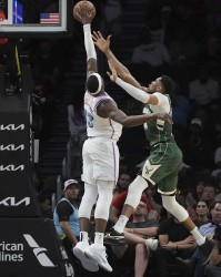 开云体育-队记：热火直到昨晚深夜才得知 雄鹿可能不会在今天交易字母