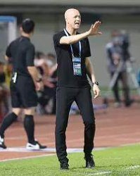 开云下载-昨日重现？深足输法太熟悉 小克鲁伊夫还能撑多久