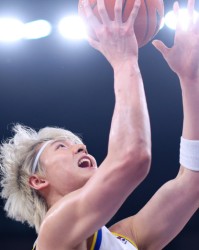 开云体育-上海丢扳平三分遭浙江逆转终结4连胜 王哲林14+7张镇麟仅5分