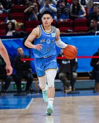 陈盈骏：周琦在攻防两端的作用非常大 对手都不敢进去