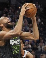 两双到手！戈贝尔半场8中5砍下11分12板&amp;拼下5前场板